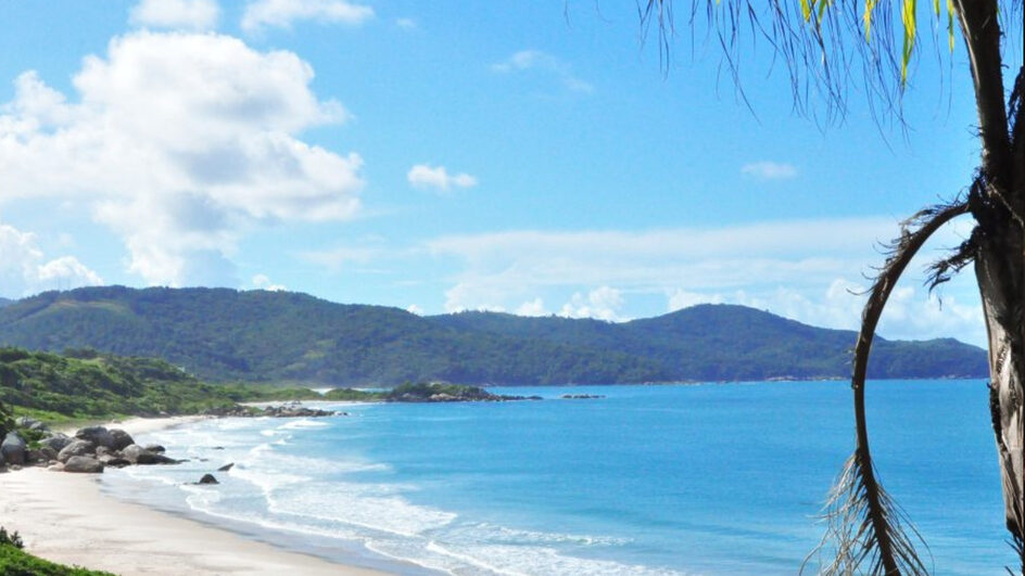 Qual praia “escondida” da Grande Florianópolis que ganhou prêmio internacional de qualidade