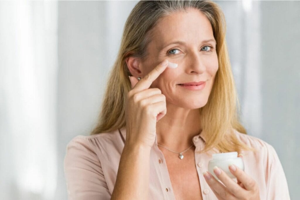 Os cuidados em casa tamb&eacute;m s&atilde;o importantes para prevenir e tratar o melasma (Imagem: Ground Picture | Shutterstock)