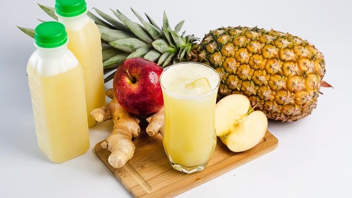 Suco de abacaxi, gengibre e maçã (Imagem: dumpstock | Shutterstock)
