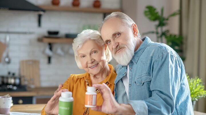 Alguns nutrientes são especialmente importantes para a saúde dos idosos (Imagem: Dmytro Zinkevych | Shutterstock)