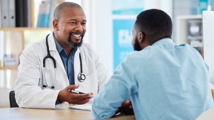 Mudanças na legislação sobre a vasectomia aumentam a procura pelo procedimento (Imagem: PeolpeImages.com - Yuri A | Shutterstock)