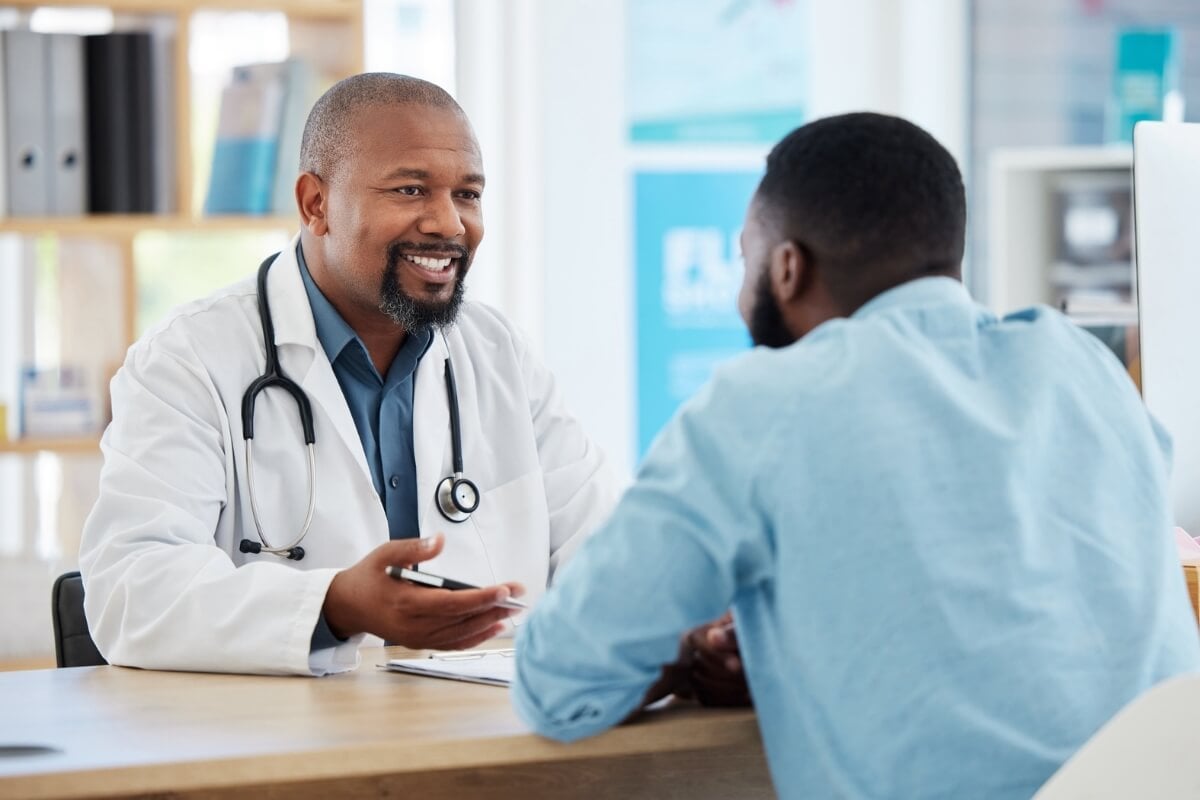 Mudanças na legislação sobre a vasectomia aumentam a procura pelo procedimento (Imagem: PeolpeImages.com - Yuri A | Shutterstock)