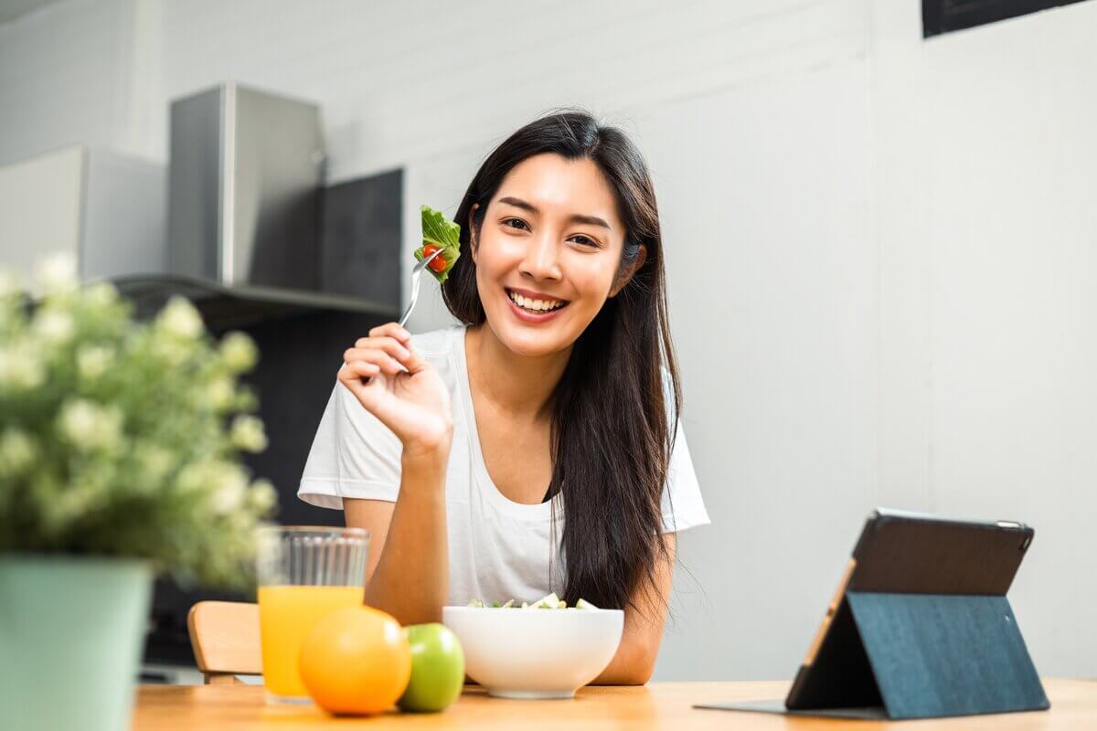 Vitamina B2 aumenta a disposição e previne o surgimento de doenças (Imagem: GBJSTOCK | Shutterstock)