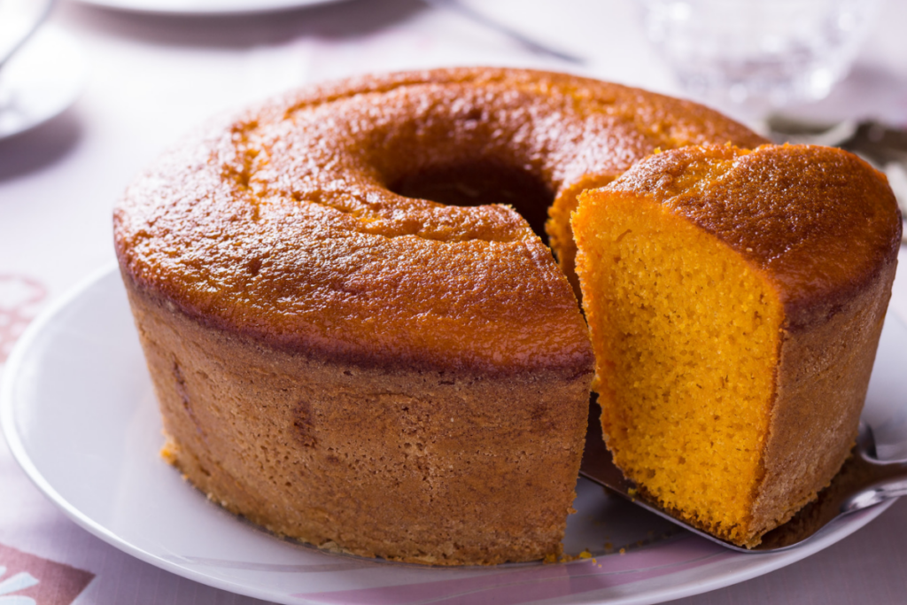 Bolo de cenoura (Imagem: Silvio Aparecido Luciano | Shutterstock)