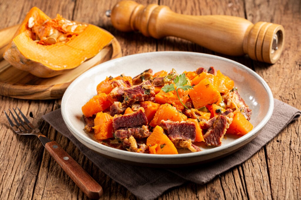 Carne-seca com abóbora (Imagem: WS-Studio | Shutterstock)