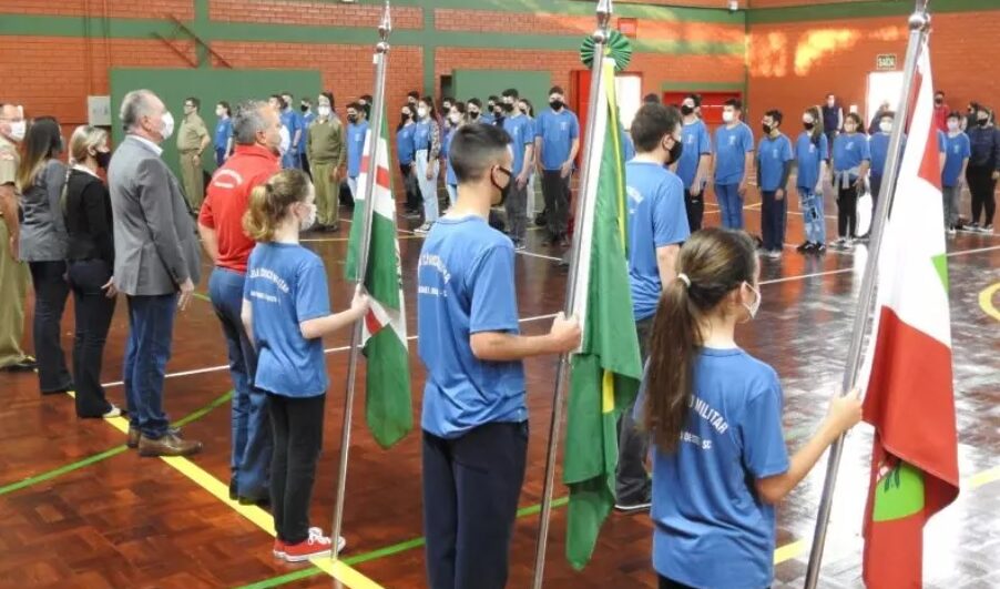 Escola cívico-militar em SC