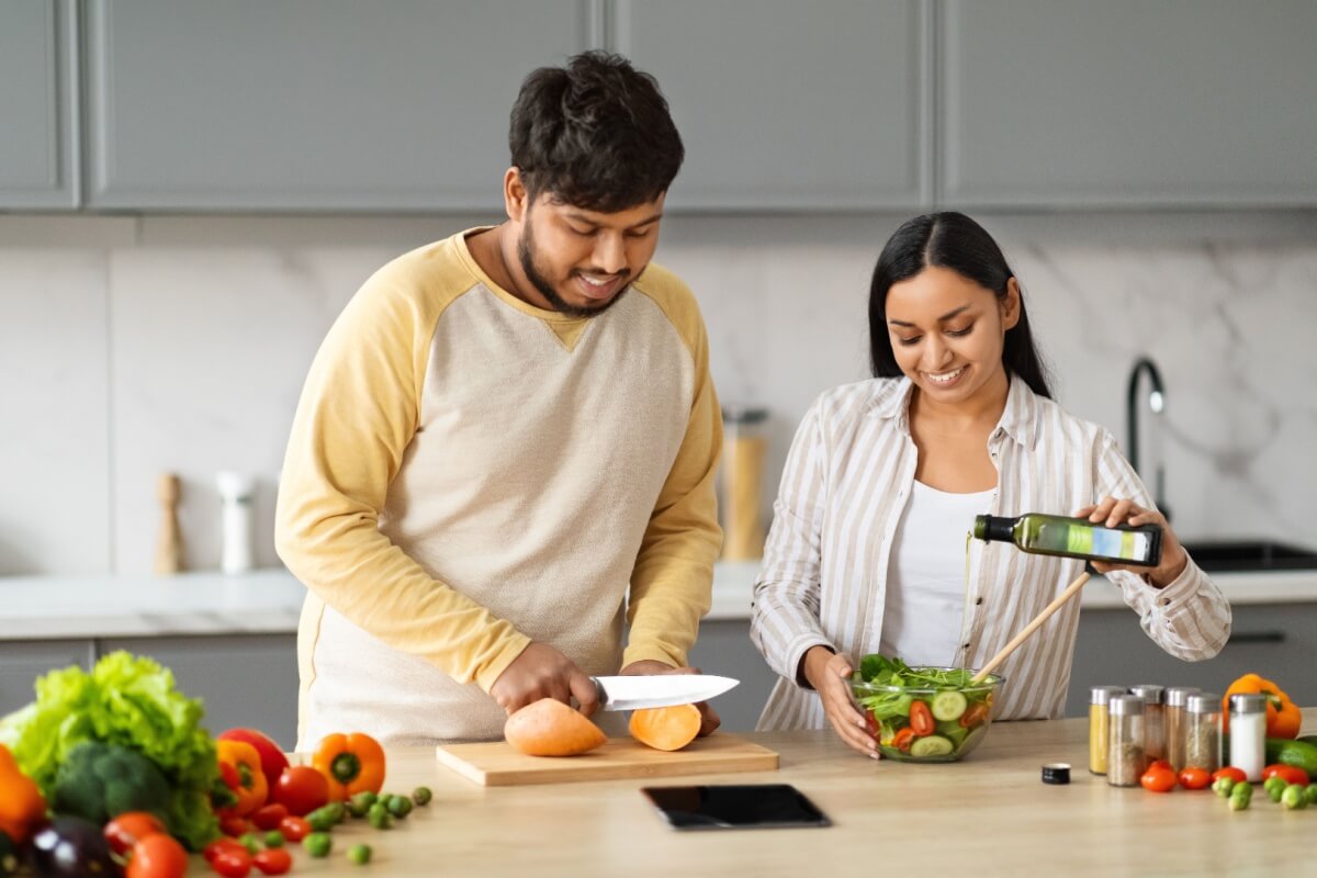 É importante fazer refeições saudáveis antes e no dia da prova (Imagem: Prostock-studio | Shutterstock)