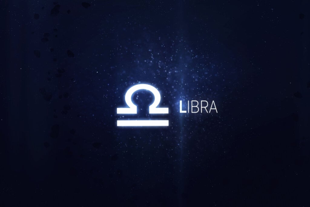 O libriano continuará em uma fase de maior contato com suas sombras e dores (Imagem: Vadim Sadovski | Shutterstock)