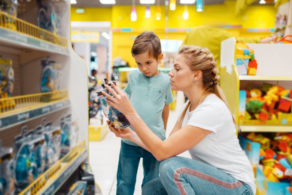 Escolha brinquedos que estimulem o desenvolvimento das crian&ccedil;as (Imagem: Nomad_Soul | Shutterstock)