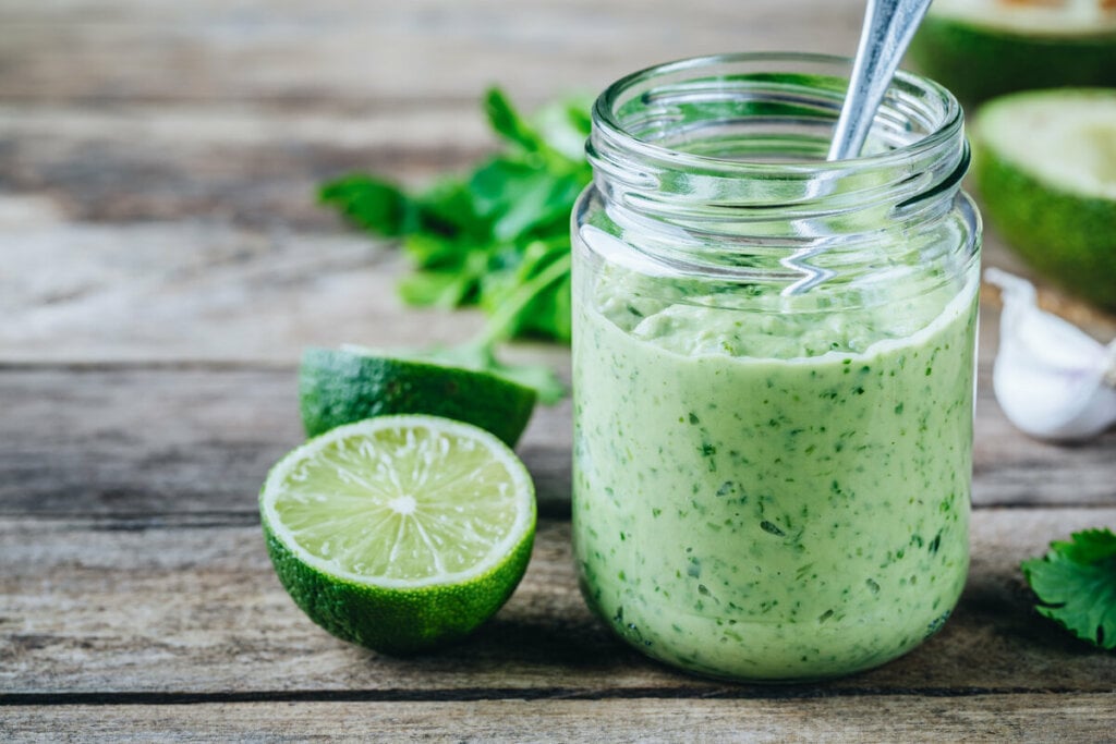 Maionese verde vegana (Imagem: nblx | Shutterstock)