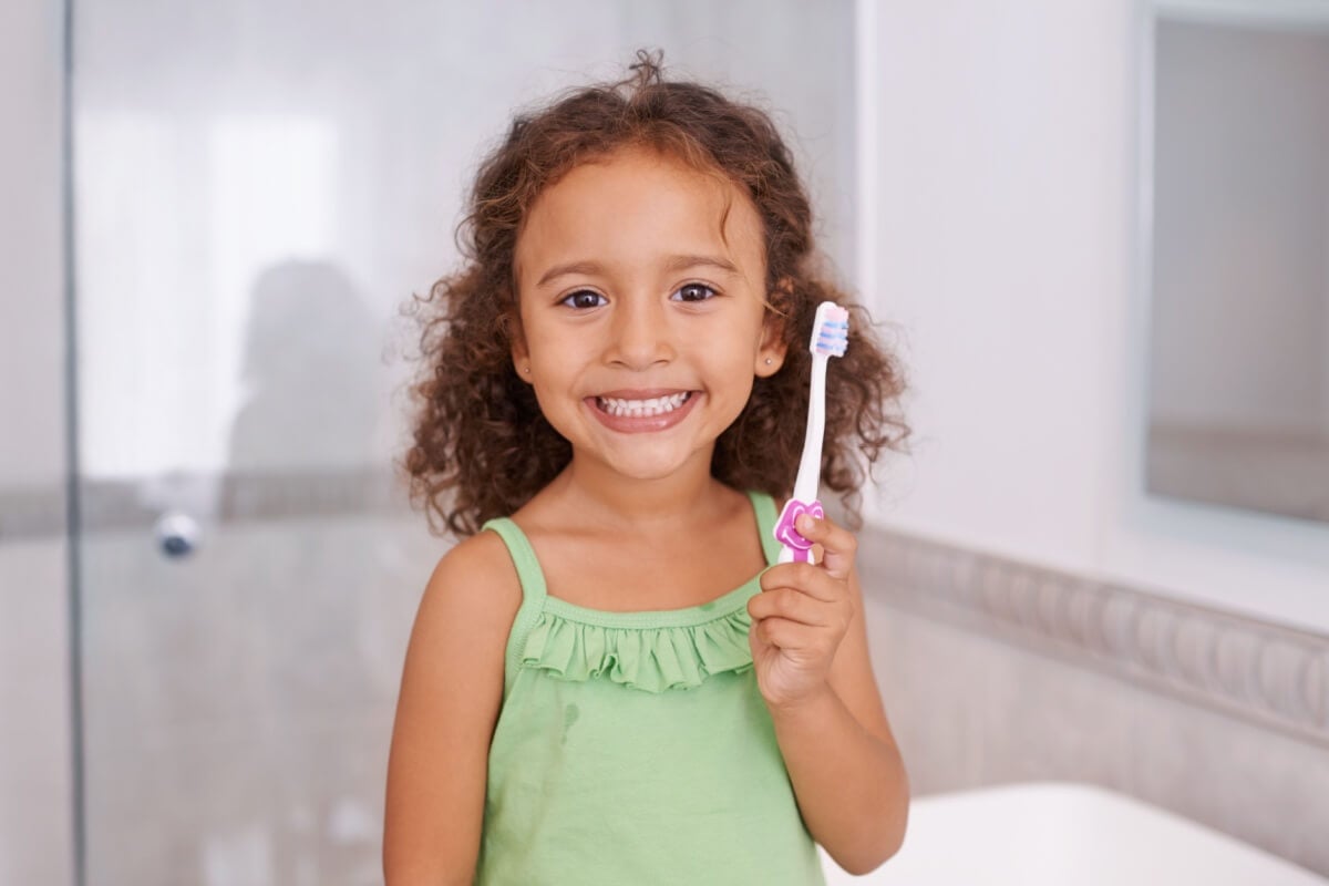 O cuidado com a saúde bucal deve começar na infância (Imagem: PeopleImages.com - Yuri A | Shutterstock)