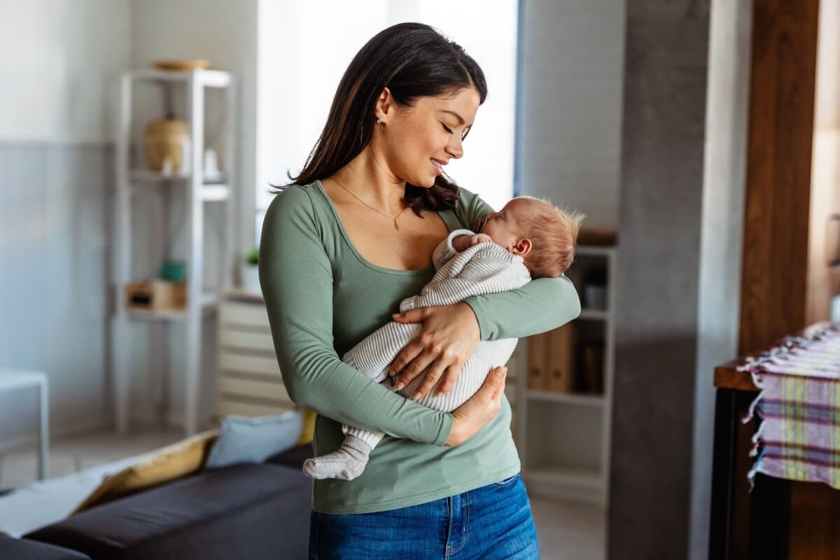 O AVC também pode afetar bebês e crianças (Imagem: NDAB Creativity | Shutterstock)