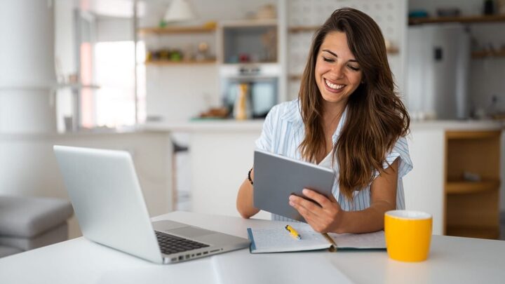 O home office oferece flexibilidade e equilíbrio entre a vida pessoal e profissional (Imagem: Dorde Krstic | Shutterstock)