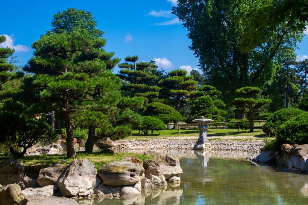 Uma das principais atra&ccedil;&otilde;es do Nordpark &eacute; o Jardim Japon&ecirc;s do Reno (Imagem: mgilievoi | Shutterstock)