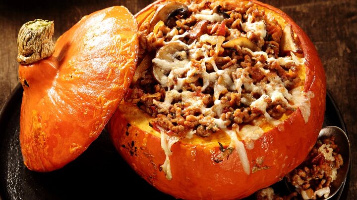 Abóbora recheada com carne moída (Imagem: stockcreations | Shutterstock)