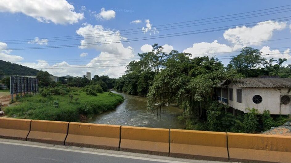 Adolescente foi tomar banho em rio (Foto: Google Maps, Reprodução)