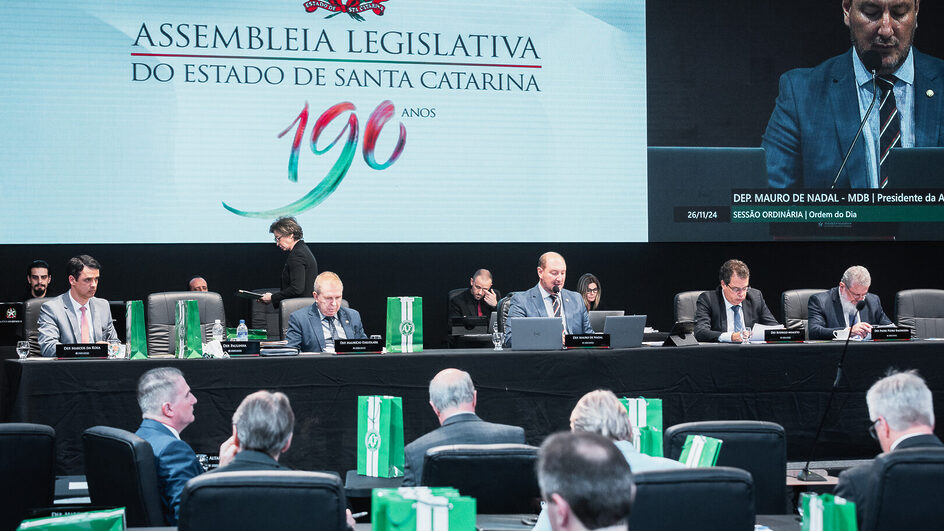 Projeto tem autoria da deputada Paulinha (Podemos) e foi aprovado em sessão itinerante da Alesc nesta quarta-feira (Foto: Bruno Collaço, Agência Alesc)