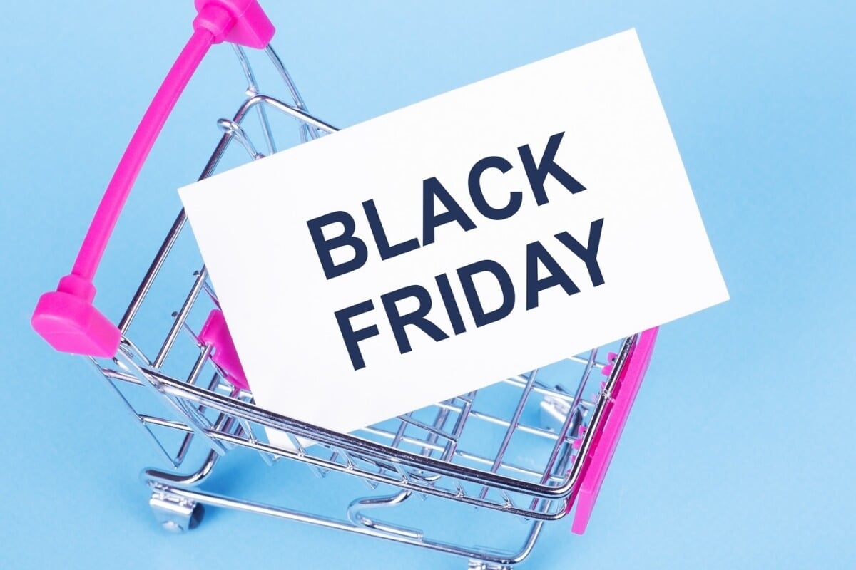 Estratégias aumentam as vendas dos lojistas durante a Black Friday (Imagem: Fox_Ana | Shutterstock)