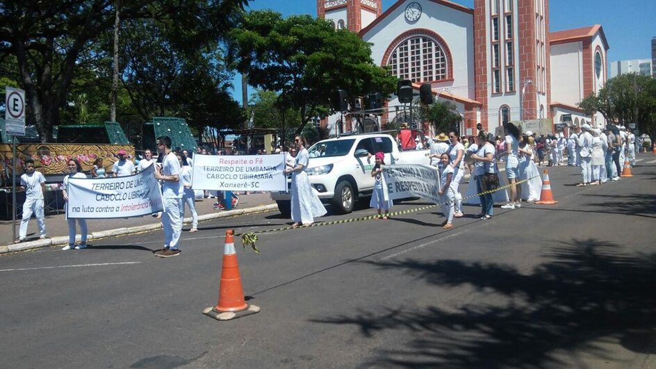 Caminhada das religiões de matrizes africanas acontece em Chapecó.