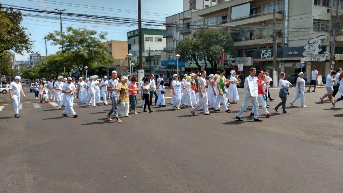 Caminhada das religiões de matrizes africanas acontece em Chapecó.