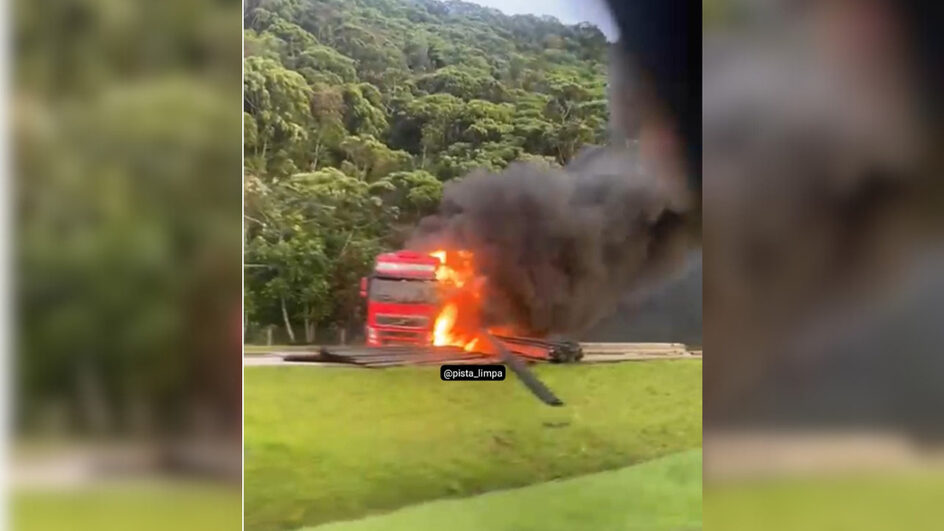 Carreta pega fogo e deixa pista interditada na BR-101
