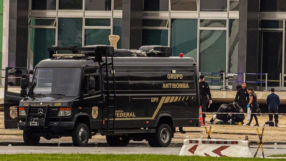 Parte interna da casa ficou destruída (Foto: Fabio Rodrigues Pozzebom, Agência Brasil)