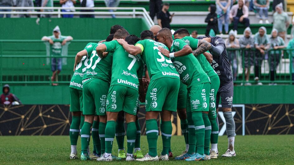 Chapecoense enfrenta o Coritiba na Arena Condá buscando o ponto que falta para a permanência na Série B (Foto: Tiago Meneghini, ACF)