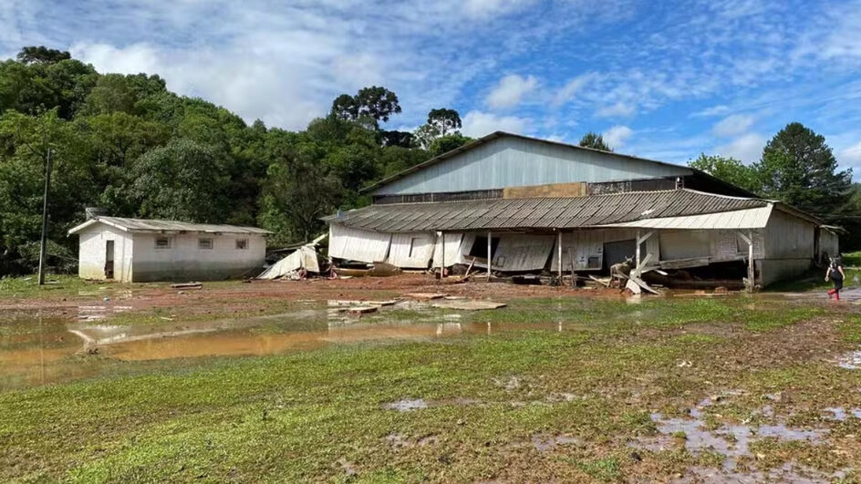 Casa destruída pela chuva no Paraná