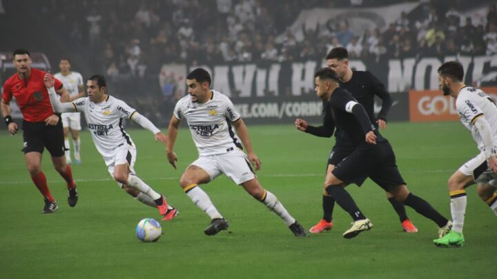 Criciúma x Corinthians pelo Campeonato Brasileiro