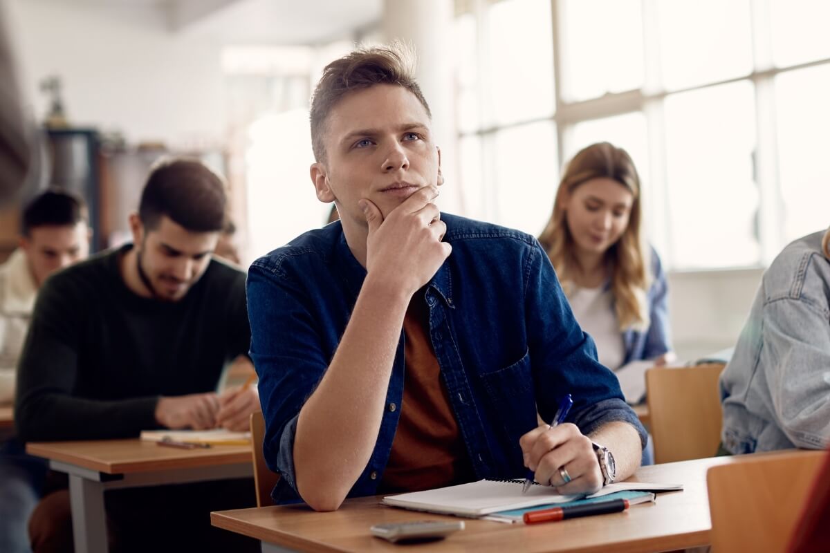 Alguns cuidados são importantes ao responder às questões discursivas da Fuvest e da Unicamp (Imagem: Drazen Zigic | Shutterstock)
