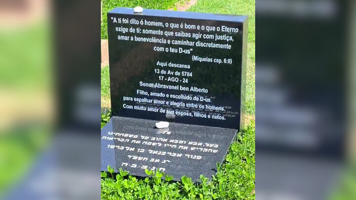 Fã mostra lápide de Silvio Santos pela primeira vez; veja fotos (1)