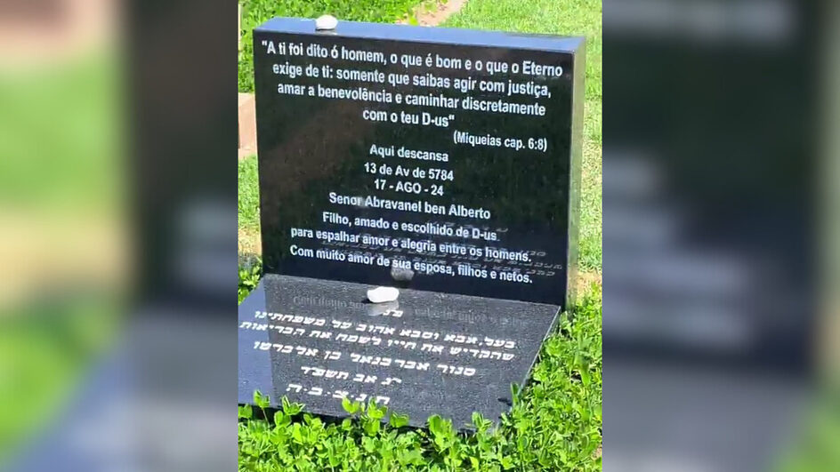 Fã mostra lápide de Silvio Santos pela primeira vez; veja fotos (1)