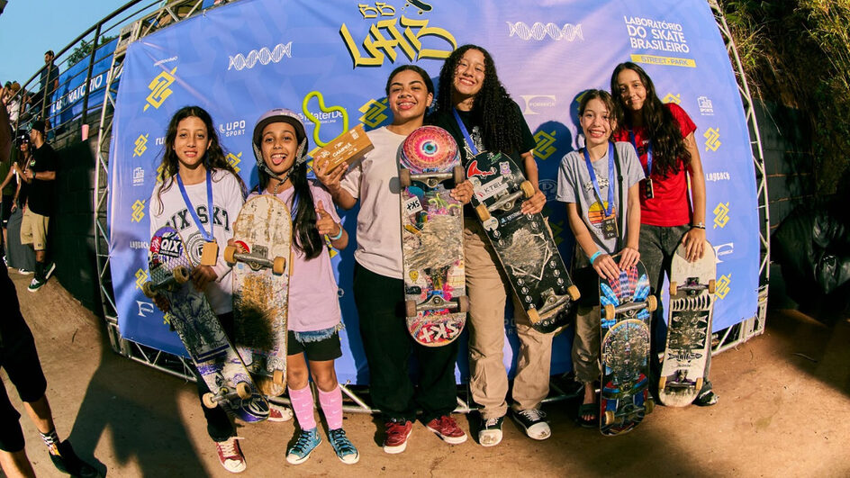 Skatistas do Park feminino comemoram desempenho no BB LAB Belo Horizonte Crédito: Matheus Macedo
