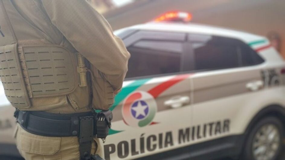 Homem é preso em Gravatal por agredir esposa.