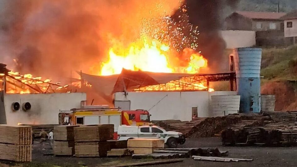 Incêndio em Bom Retiro detrói empresa têxtil.