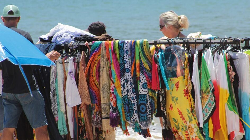 Itajaí inicia emissão de alvarás para vendedores durante o verão.