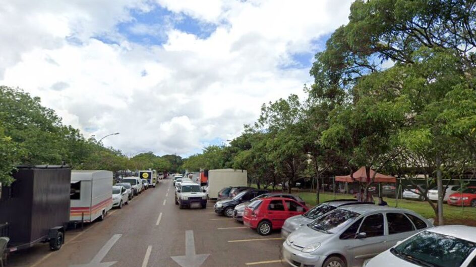 Objeto havia sido deixado no estacionamento do Anexo 4 da Câmara dos Deputados (Foto: Google Maps, Reprodução)