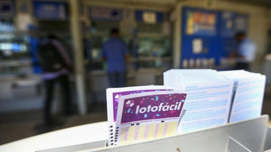 Moradores de SC faturam prêmio na Lotofácil de R$ 1,7 milhão