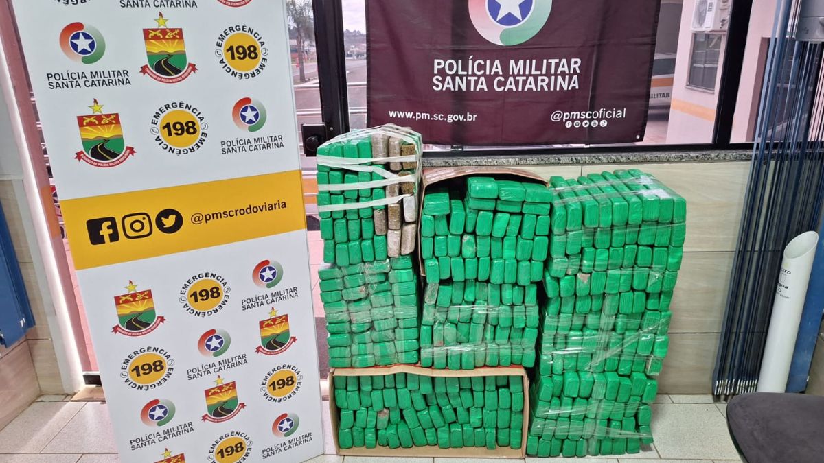 Motorista que transportava drogas em SC é preso com drogas.