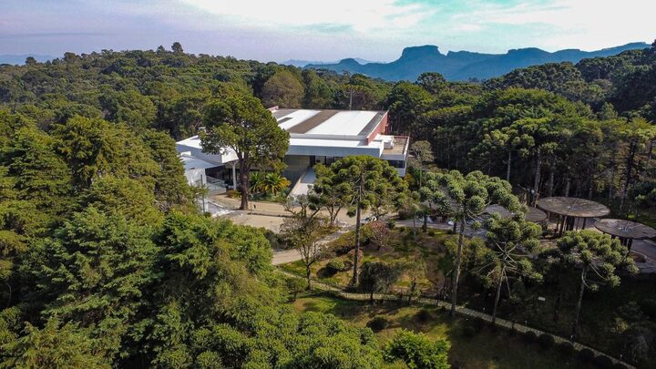Museu de carros promete ser o maior e melhor do Brasil.