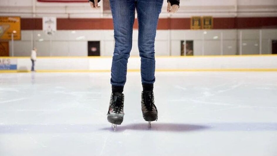 Pista de patinação no gelo é gratuita em Joinville (Foto: prefeitura de Joinville, Divulgação)