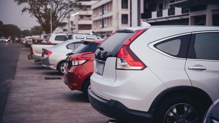 Estacionamento para carros maiores pode ou não ter cobrança maior?