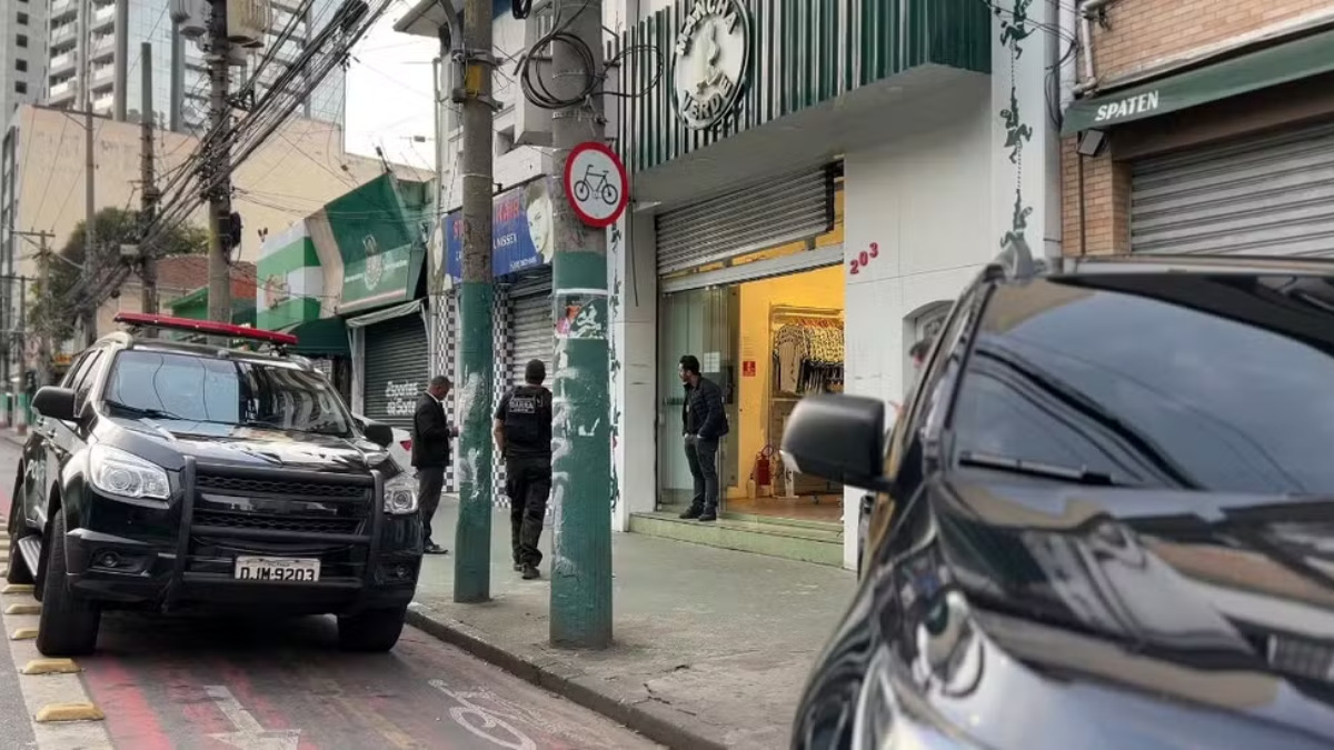 Polícia realiza operação na sede da torcida organizada do Palmeiras
