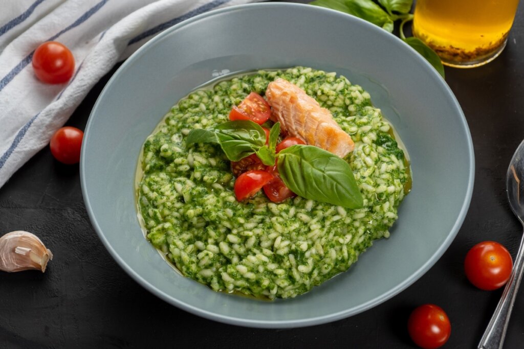 Risoto de espinafre (Imagem: OlgaOzik | Shutterstock)