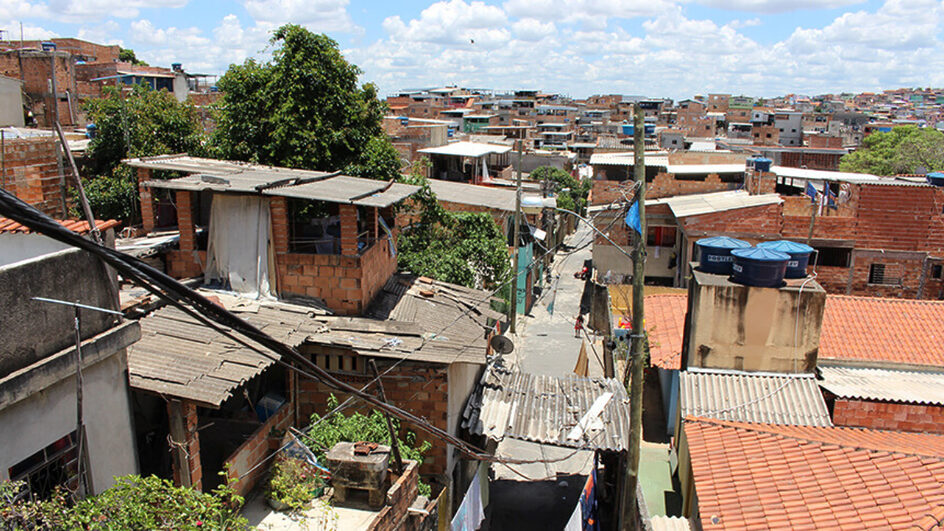 SC é o estado do Brasil com mais favelas e comunidades urbanas concentradas fora da Capital