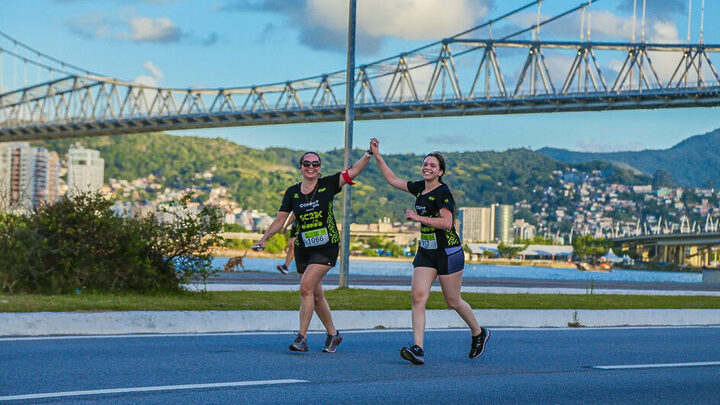 Meia Maratona SC 21K em Florianópolis tem um dos cenários mais belos de Santa Catarina (Foto: Foco Radical, Corre Brasil)