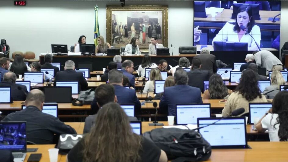 Sessão da CCJ que aprovou PEC sobre aborto