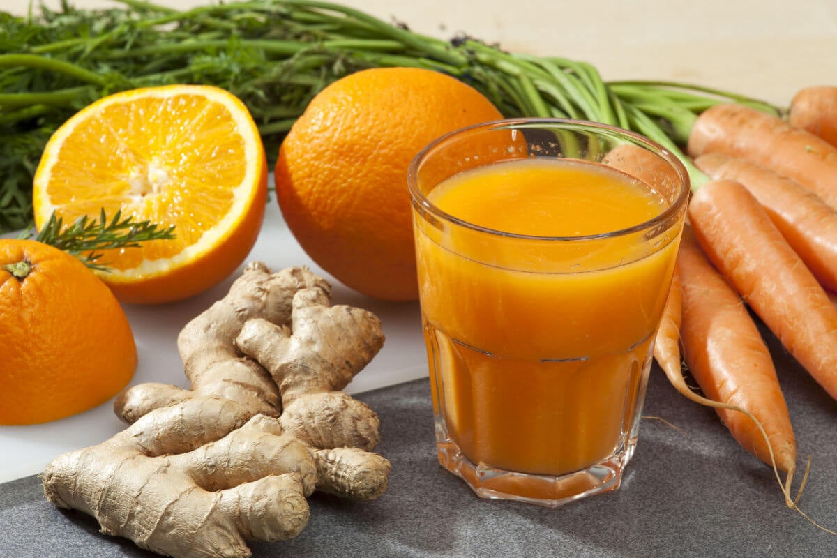 Suco termogênico com laranja e gengibre (Imagem: T.Lagerwall | Shutterstock)