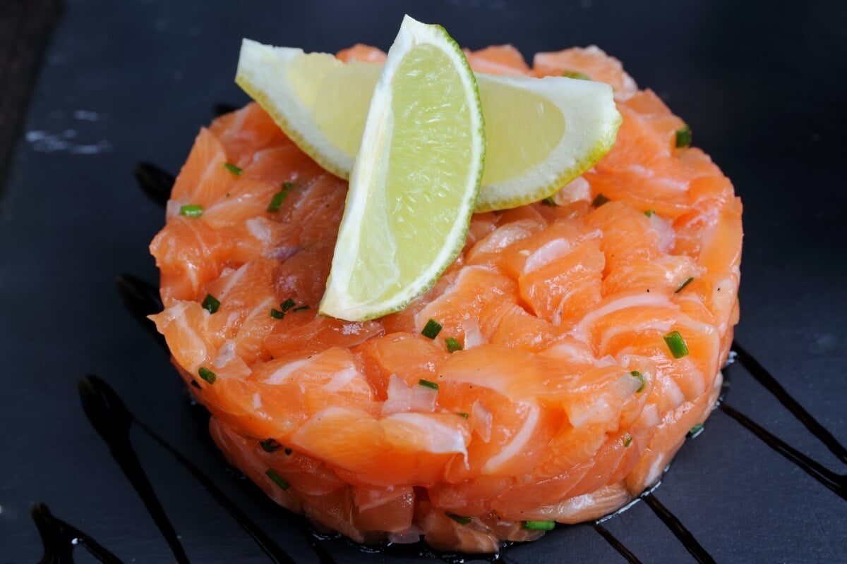 Tartare de salmão (Imagem: Virginie Boutin | Shutterstock)
