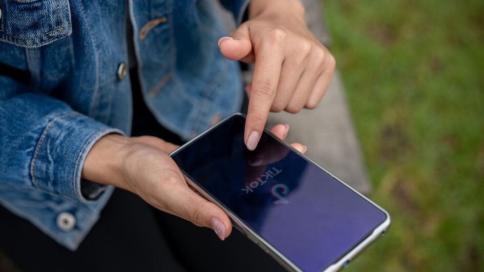 TikTok vai criar restrições para adolescentes e bloqueio a menores de 13 anos